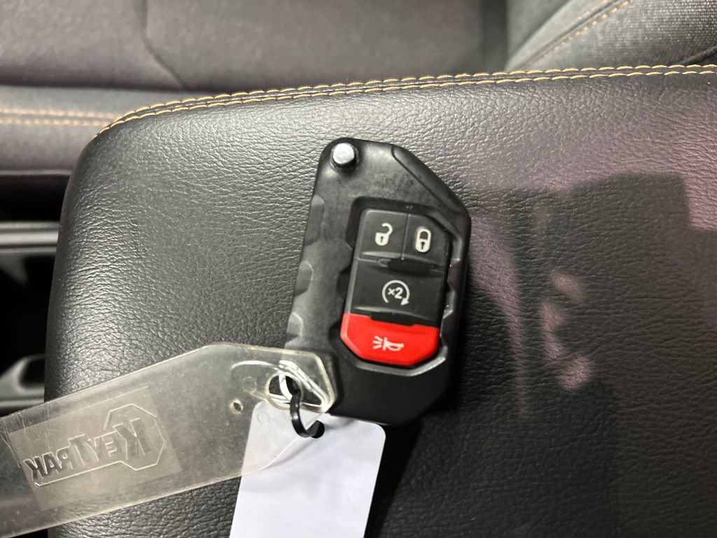 Used 2025 Jeep Wrangler Unlimited Sahara AWD/4WD image 22