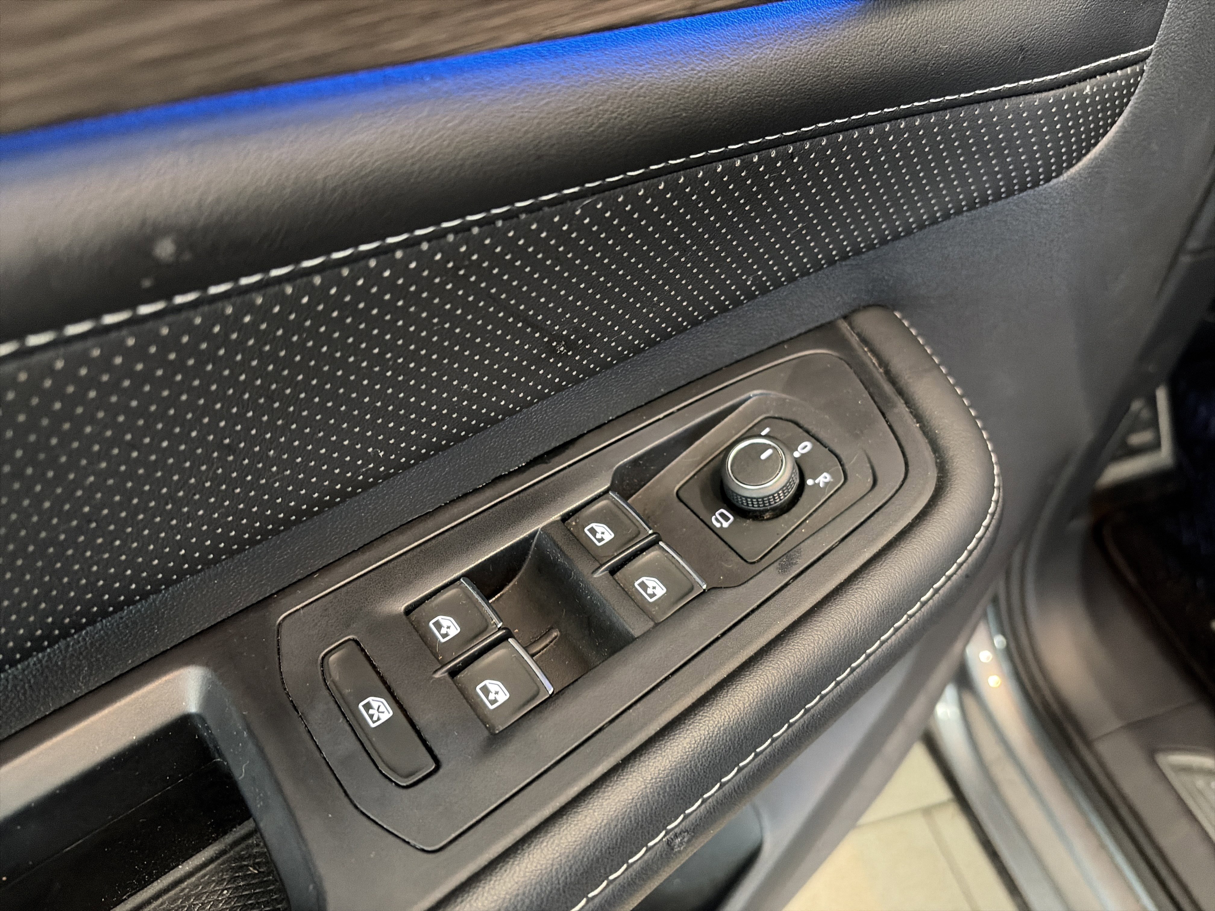 Used 2024 Volkswagen Atlas SEL Premium R-Line AWD/4WD image 17