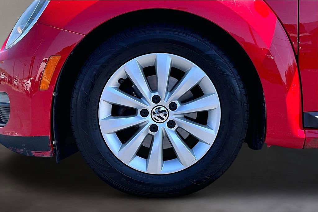 Used 2015 Volkswagen Beetle 1.8T Classic FWD image 9