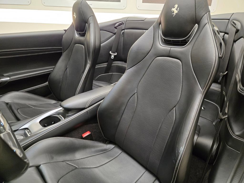 Used 2022 Ferrari Portofino M RWD image 33