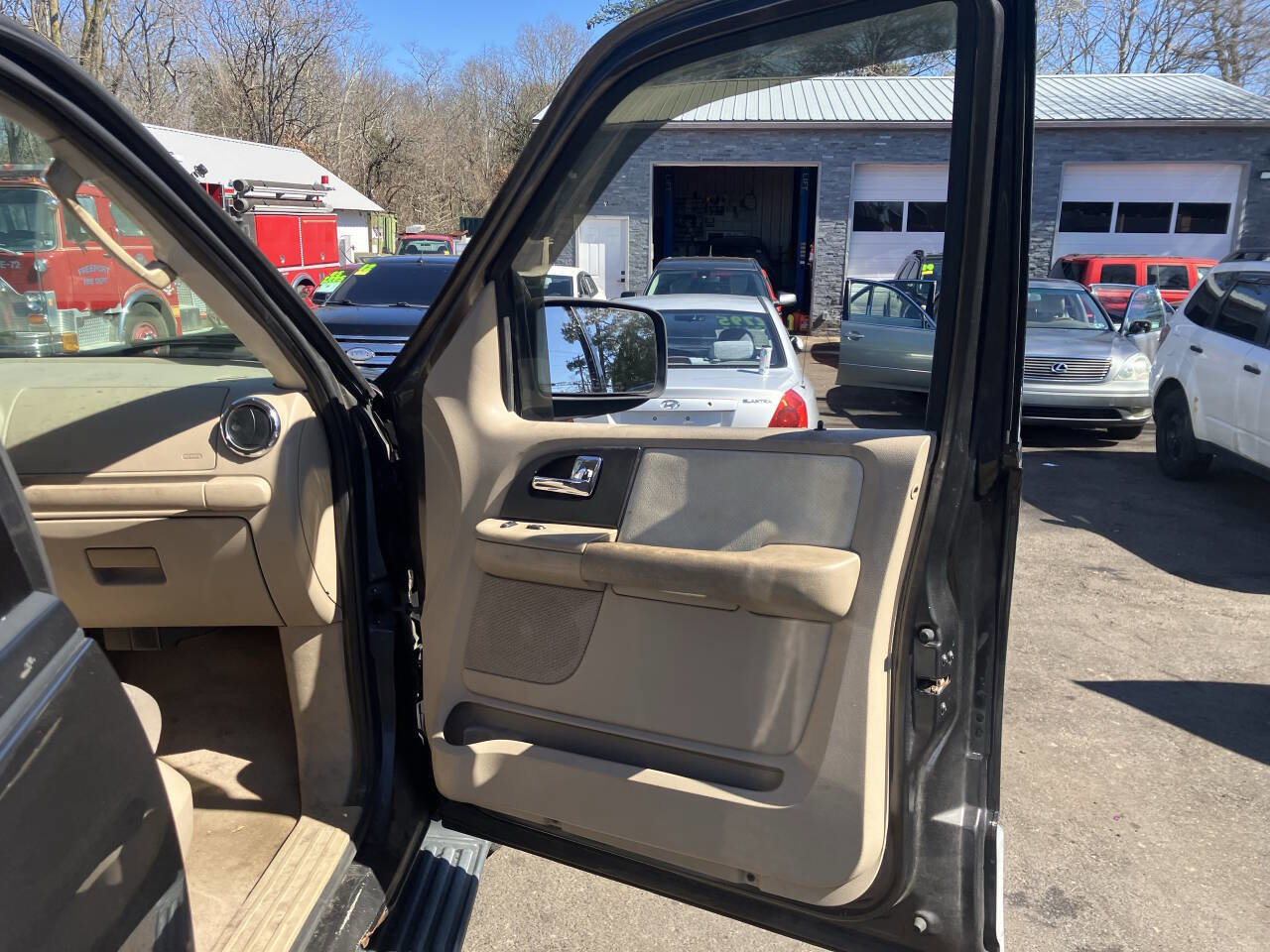 Used 2006 Ford Expedition XLT image 19