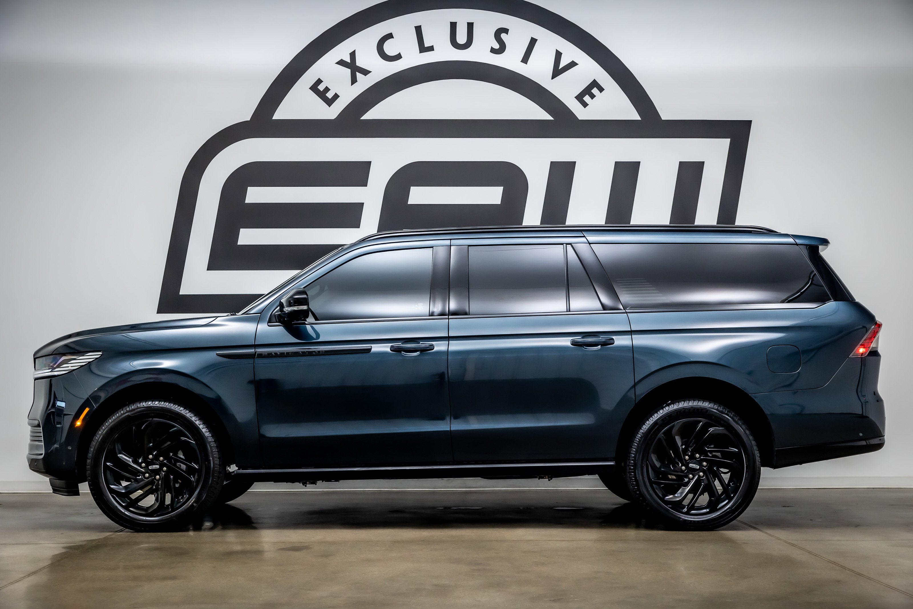 Used 2025 Lincoln Navigator L Reserve image 5