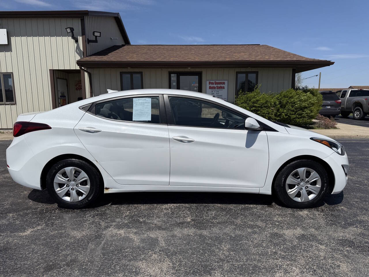 Used 2016 Hyundai Elantra SE FWD image 1