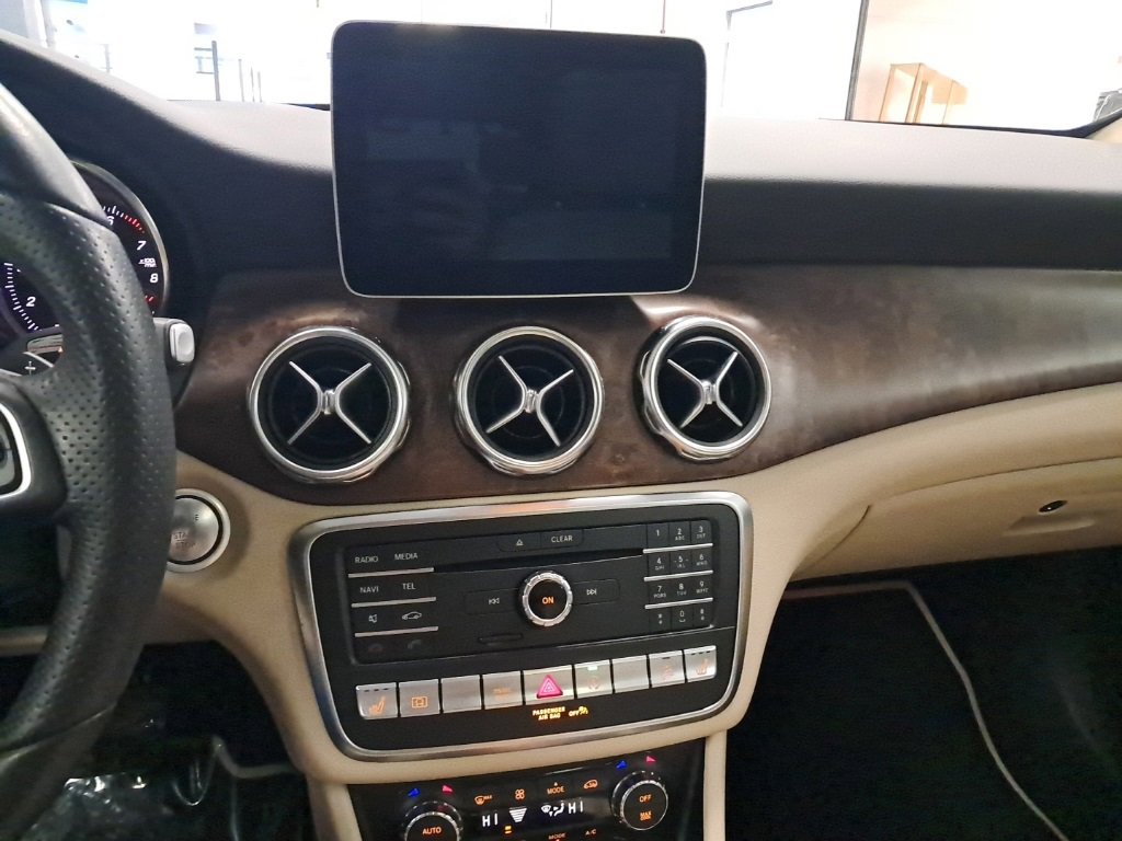 Used 2018 Mercedes-Benz GLA 250 4MATIC image 10