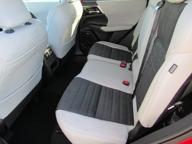 New 2025 Mitsubishi Outlander SE image 8