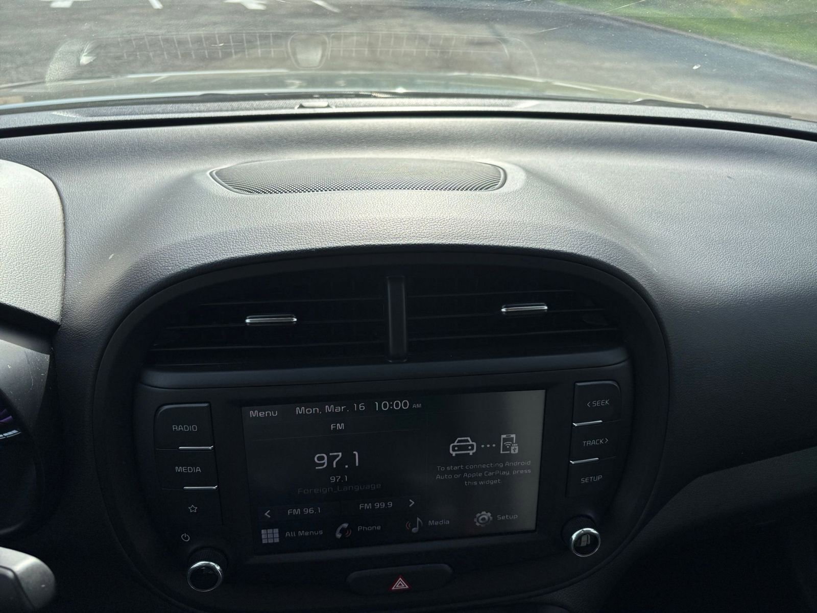 Used 2025 Kia Soul LX w/ LX Technology Package FWD image 17