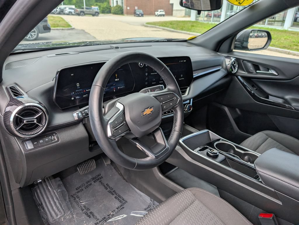 Used 2026 Chevrolet Equinox LT w/ LPO, Floor Liner Package AWD/4WD image 17