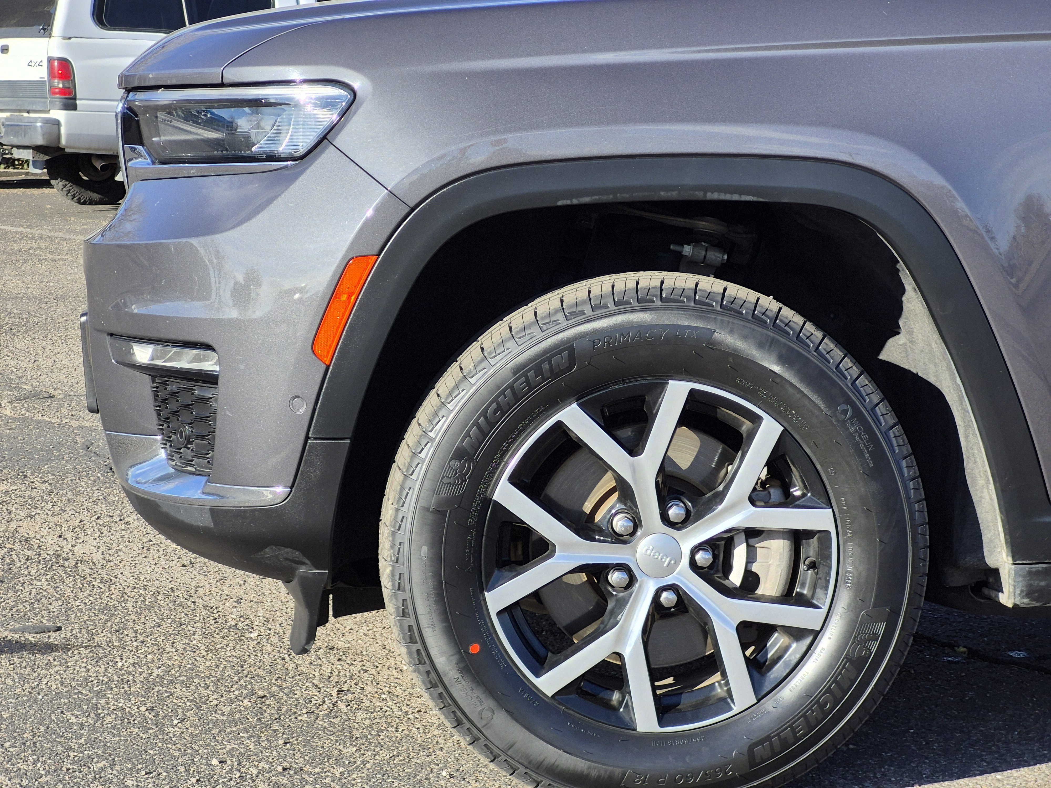 Used 2024 Jeep Grand Cherokee L Limited w/ Luxury Tech Group II image 10