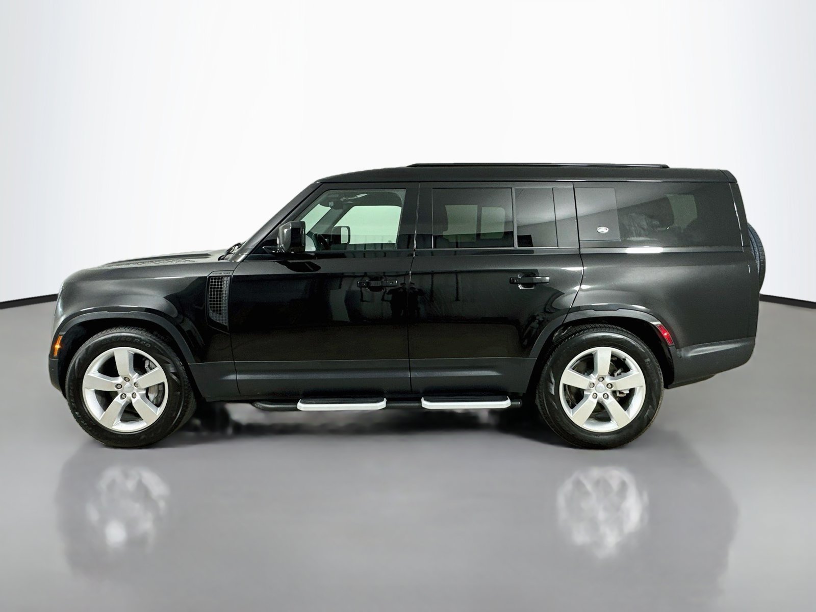 Used 2024 Land Rover Defender 130 S AWD/4WD image 8