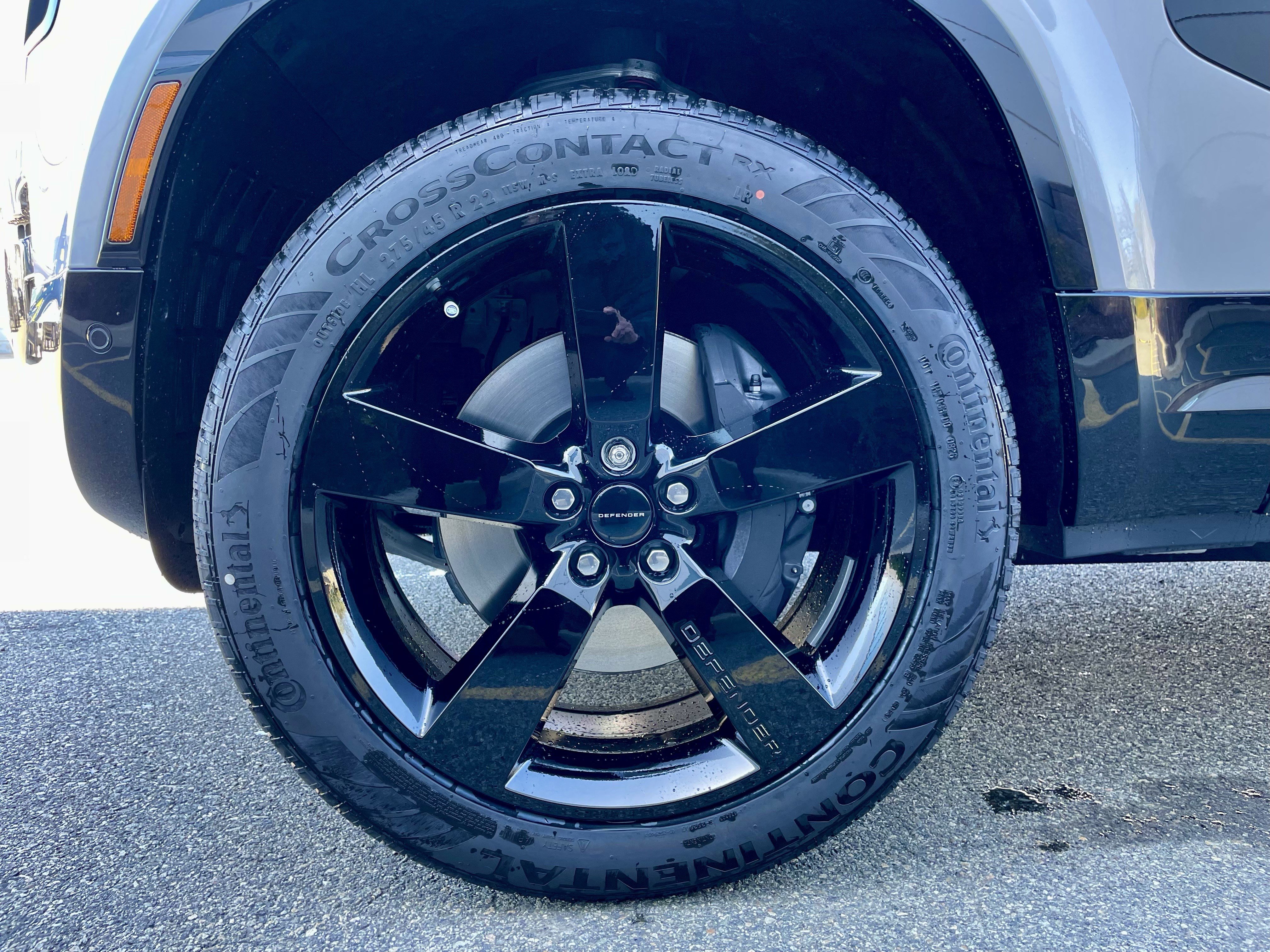 New 2026 Land Rover Defender 130 X-Dynamic SE image 9