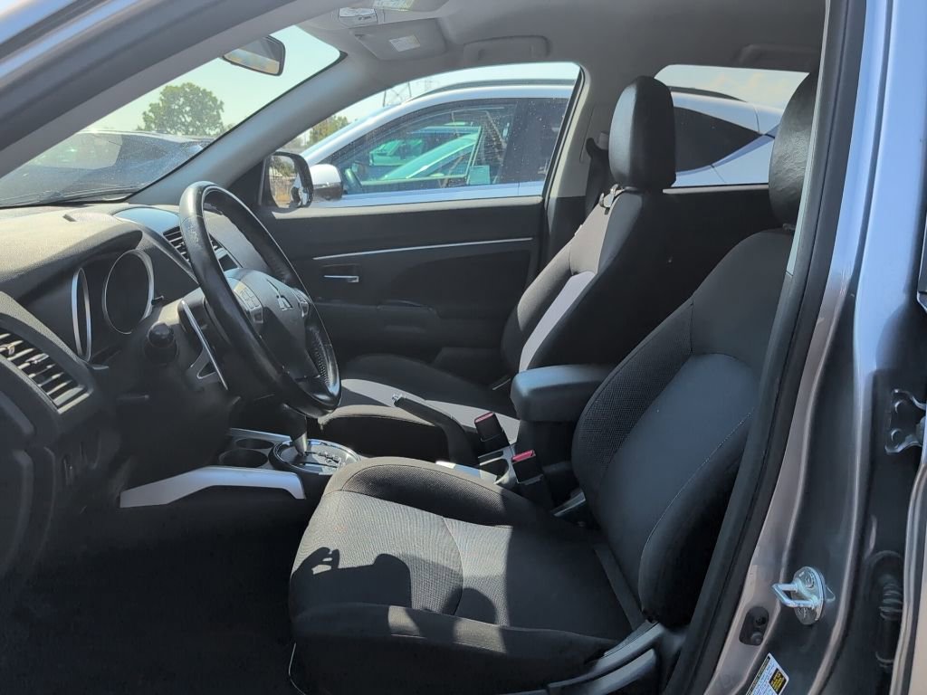 Used 2011 Mitsubishi Outlander Sport ES image 3