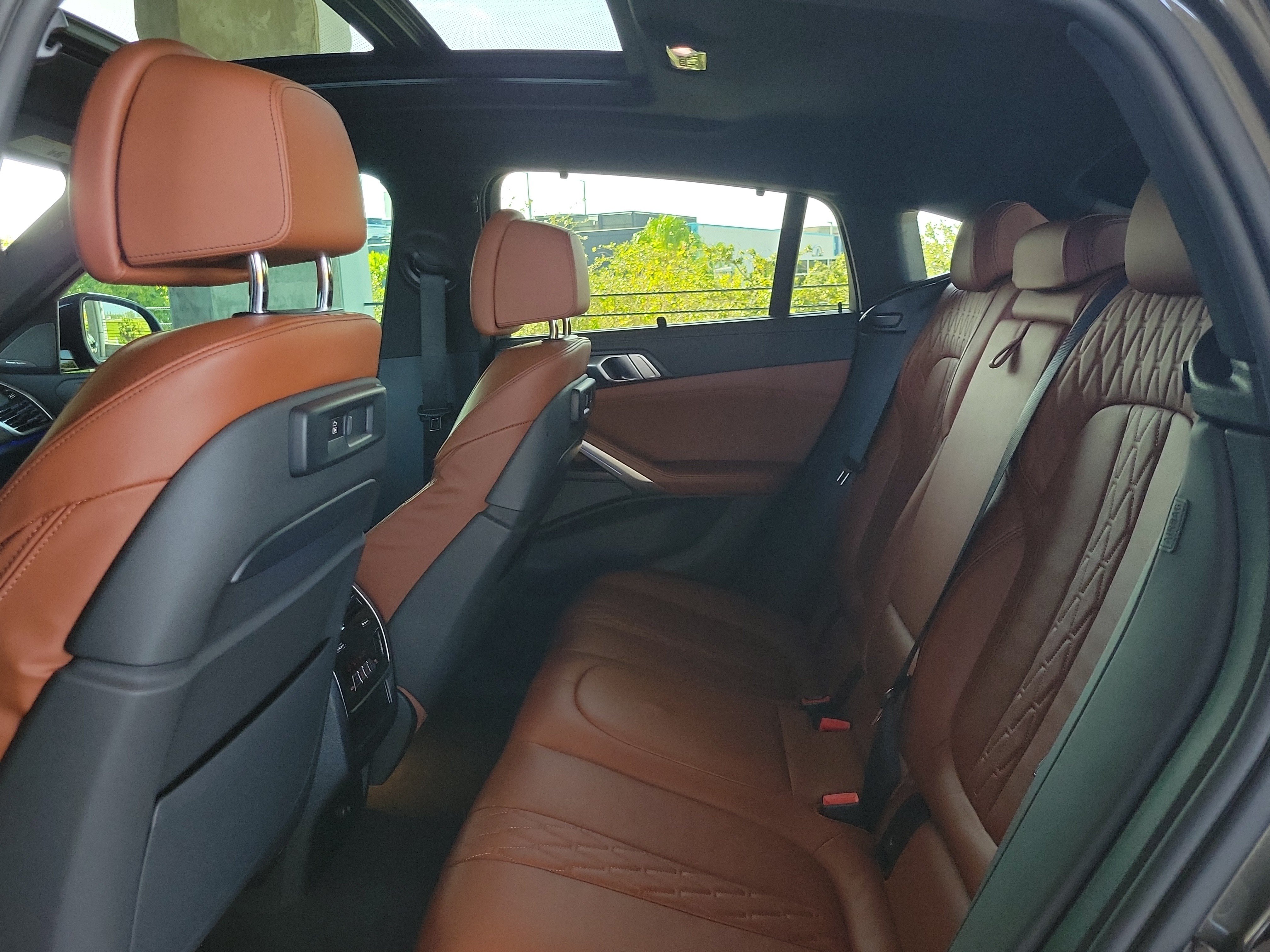 Used 2023 BMW X6 xDrive40i w/ Executive Package AWD/4WD image 10