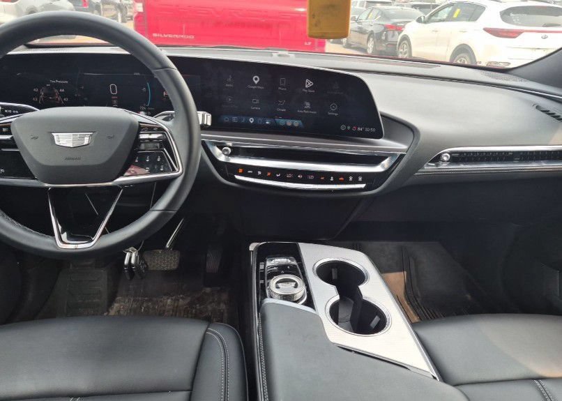 Used 2024 Cadillac Lyriq Tech w/ Driver Assist Package AWD/4WD image 2