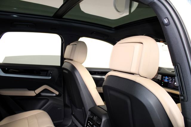 New 2026 Porsche Cayenne AWD/4WD image 27
