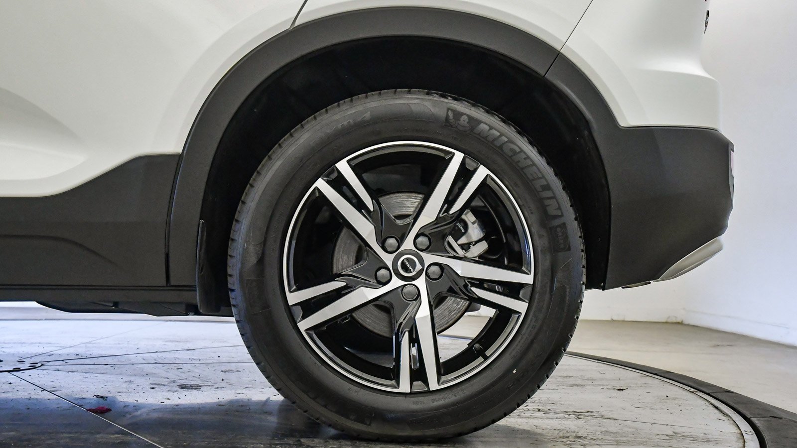 Certified 2025 Volvo XC40 B5 Core w/ Protection Package Premier image 12