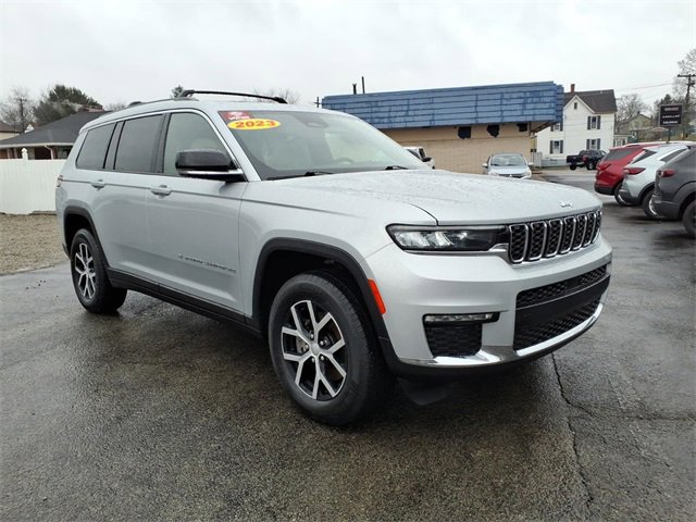 Used 2023 Jeep Grand Cherokee L Limited w/ Trailer Tow Group (B) image 2