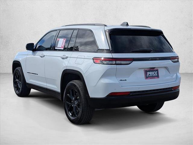 Used 2025 Jeep Grand Cherokee Altitude image 7