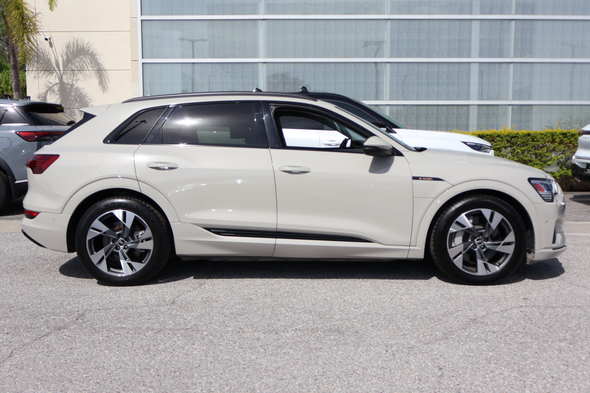 Used 2021 Audi e-tron Premium w/ Convenience Plus Package image 11