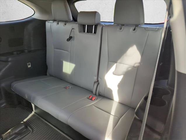 Used 2022 Toyota Highlander XLE FWD image 19