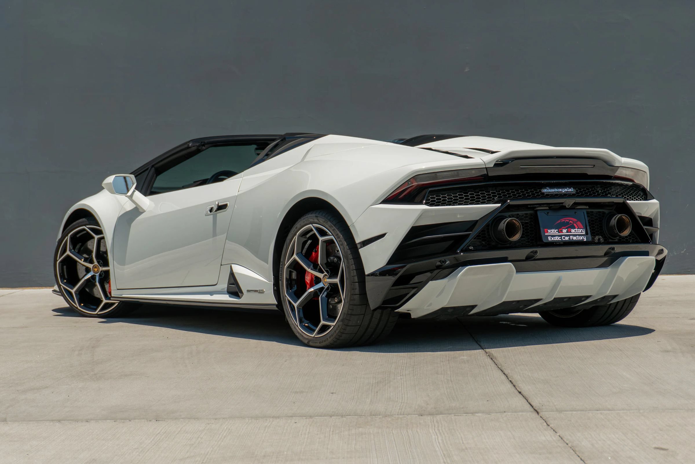 Used 2023 Lamborghini Huracan EVO RWD image 11