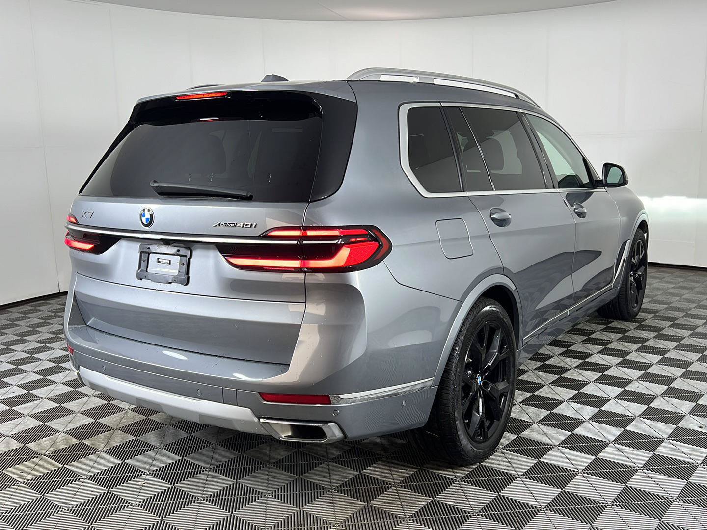 Used 2024 BMW X7 xDrive40i w/ Premium Package AWD/4WD image 22