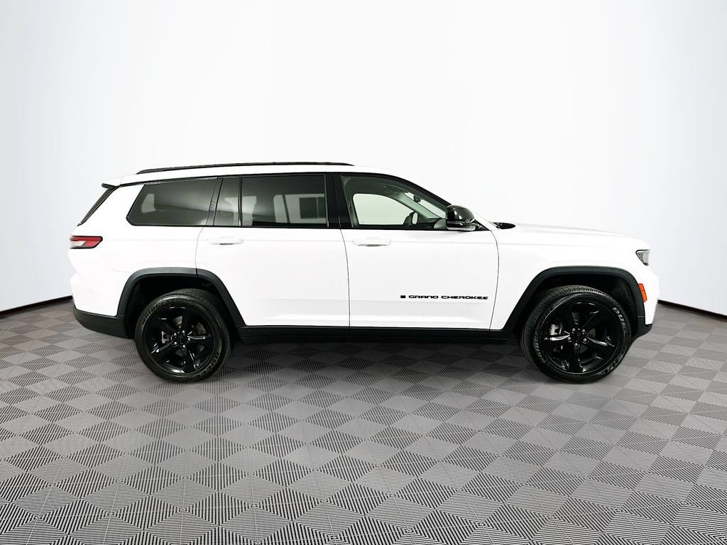 Certified 2023 Jeep Grand Cherokee L Limited w/ Black Appearance Package AWD/4WD image 13