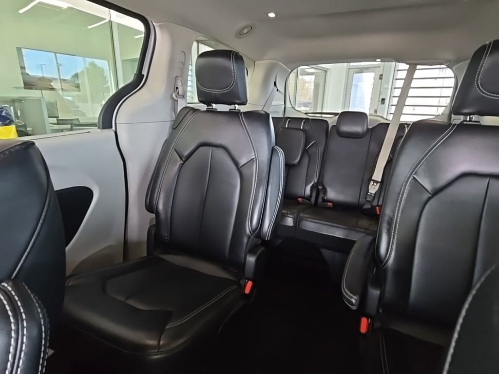Used 2024 Chrysler Pacifica Touring-L image 24