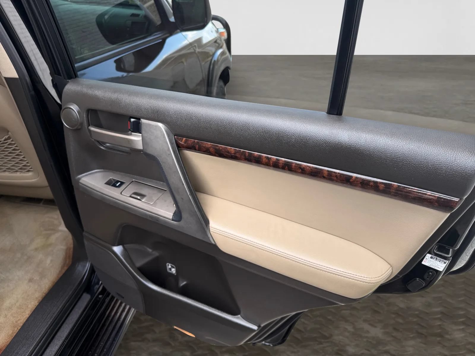 Used 2011 Toyota Land Cruiser AWD/4WD image 19