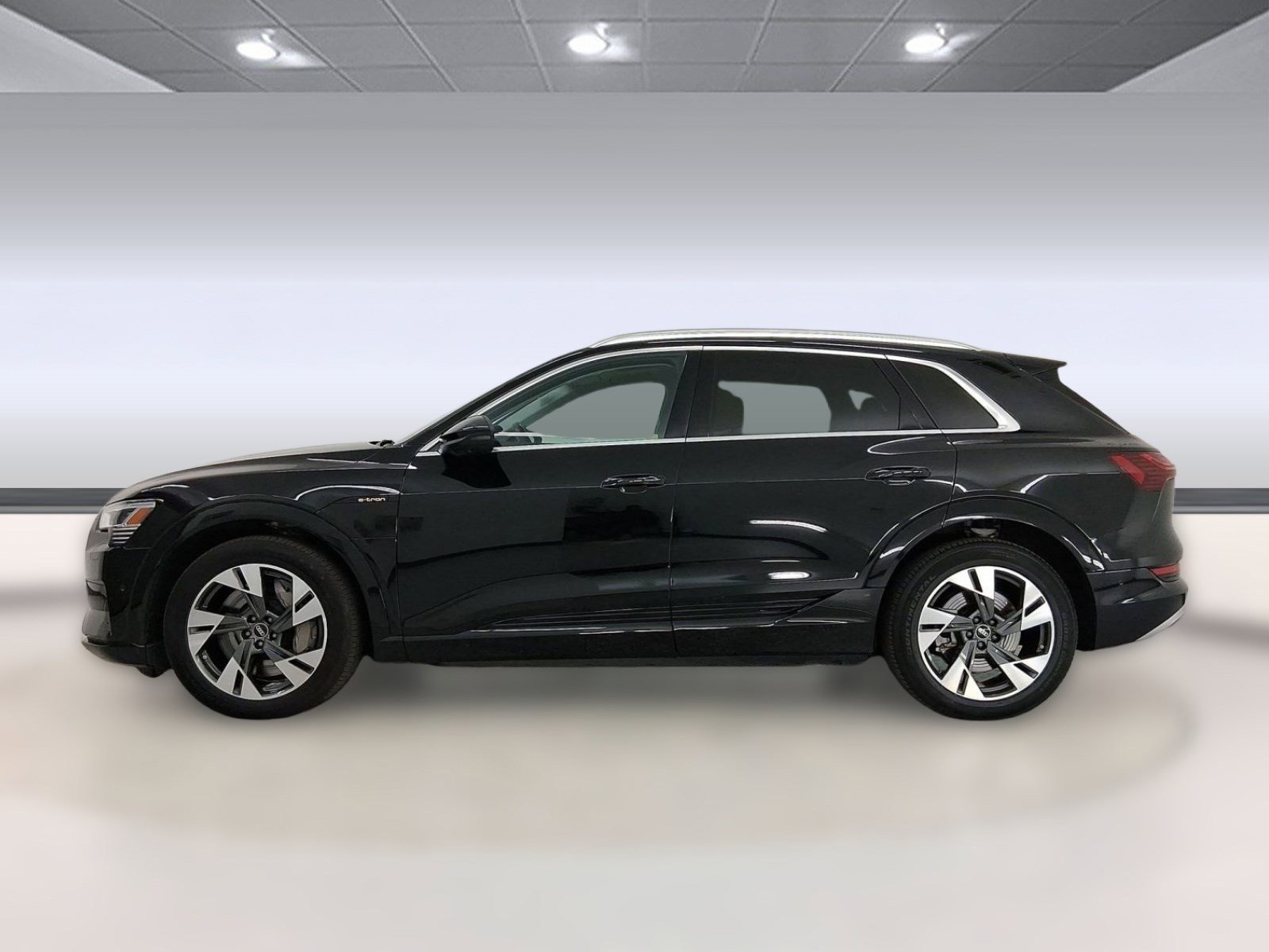 Used 2022 Audi e-tron Premium Plus image 2