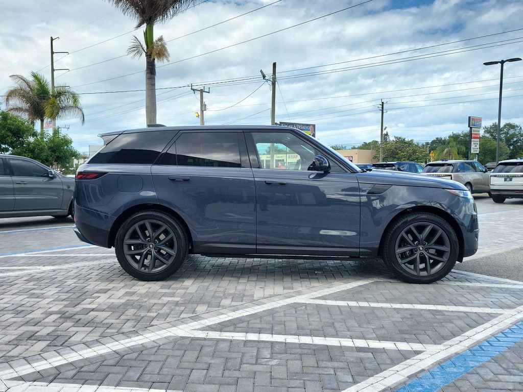 Used 2025 Land Rover Range Rover Sport SE AWD/4WD image 6