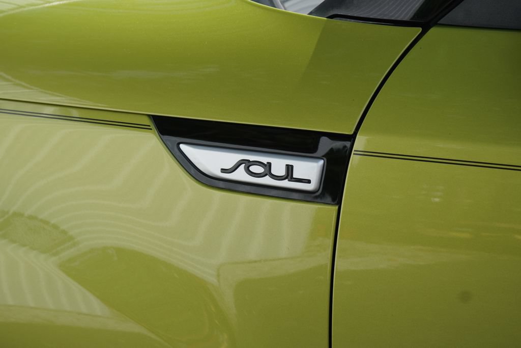 Used 2016 Kia Soul + FWD image 9