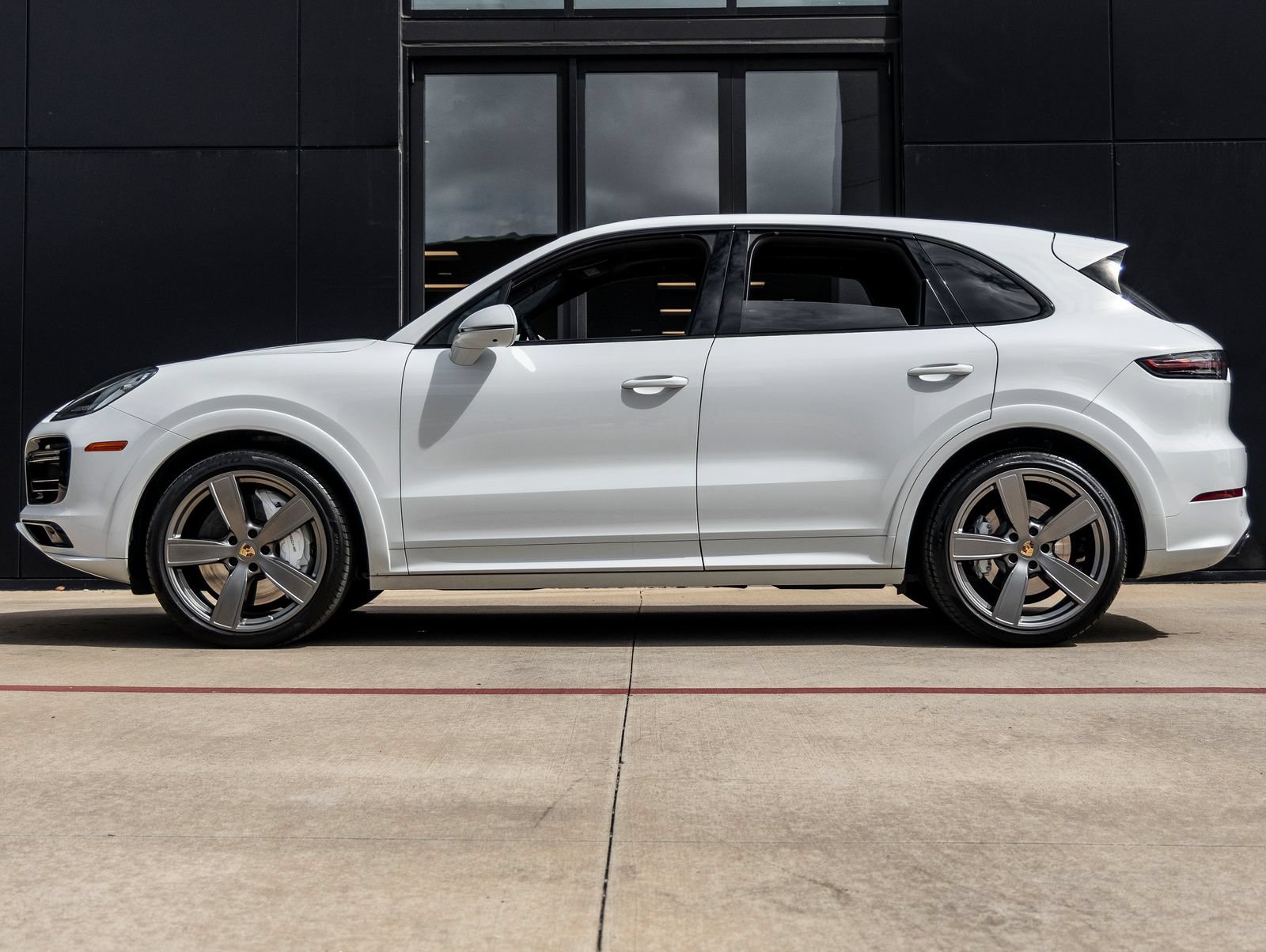 Certified 2023 Porsche Cayenne Turbo AWD/4WD image 2