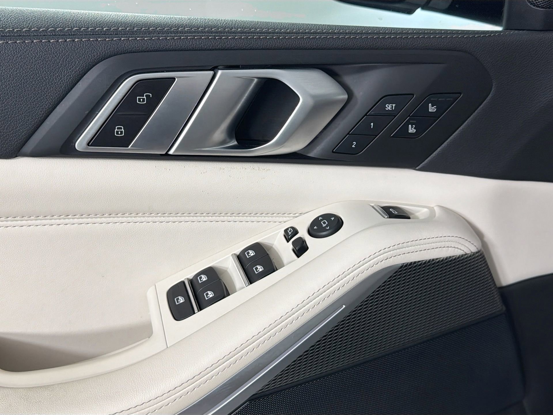 Used 2022 BMW X5 xDrive45e w/ M Sport Package image 18