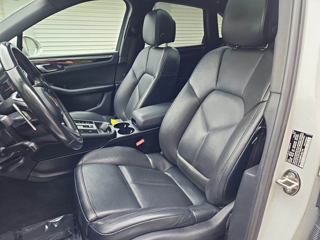 Used 2023 Porsche Macan S AWD/4WD image 5