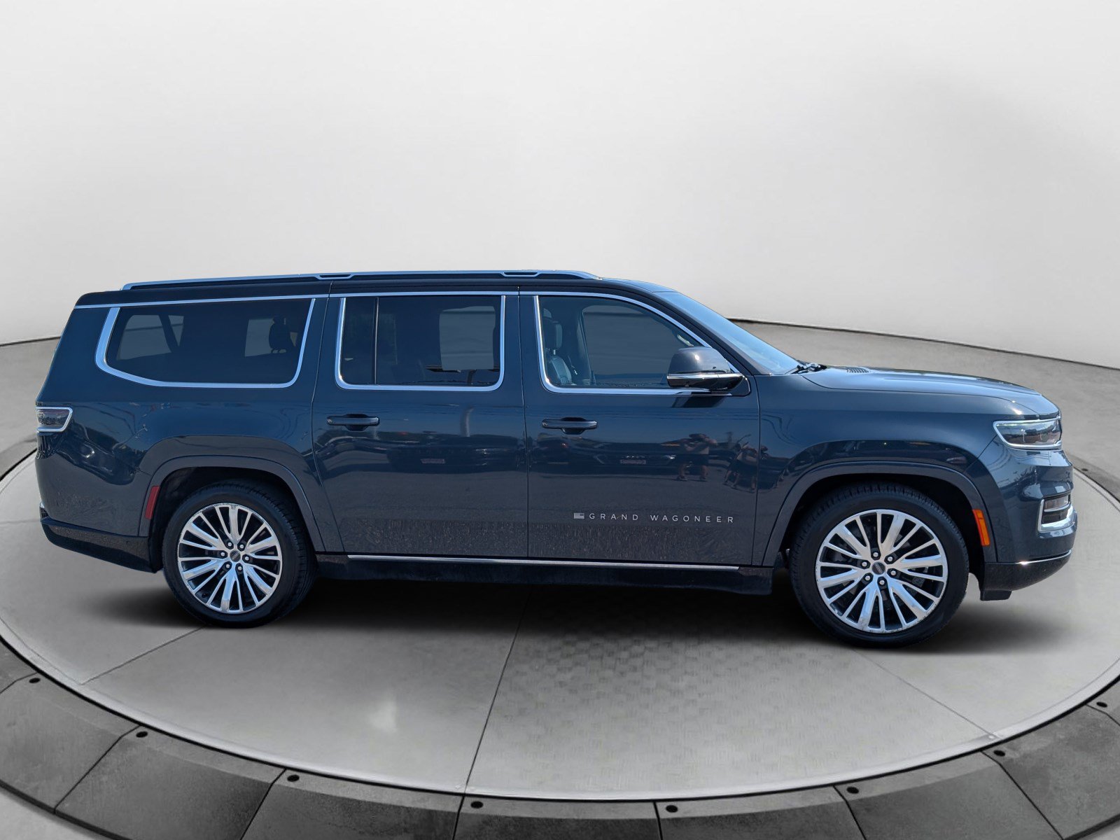 Used 2024 Jeep Grand Wagoneer L Series III AWD/4WD image 2