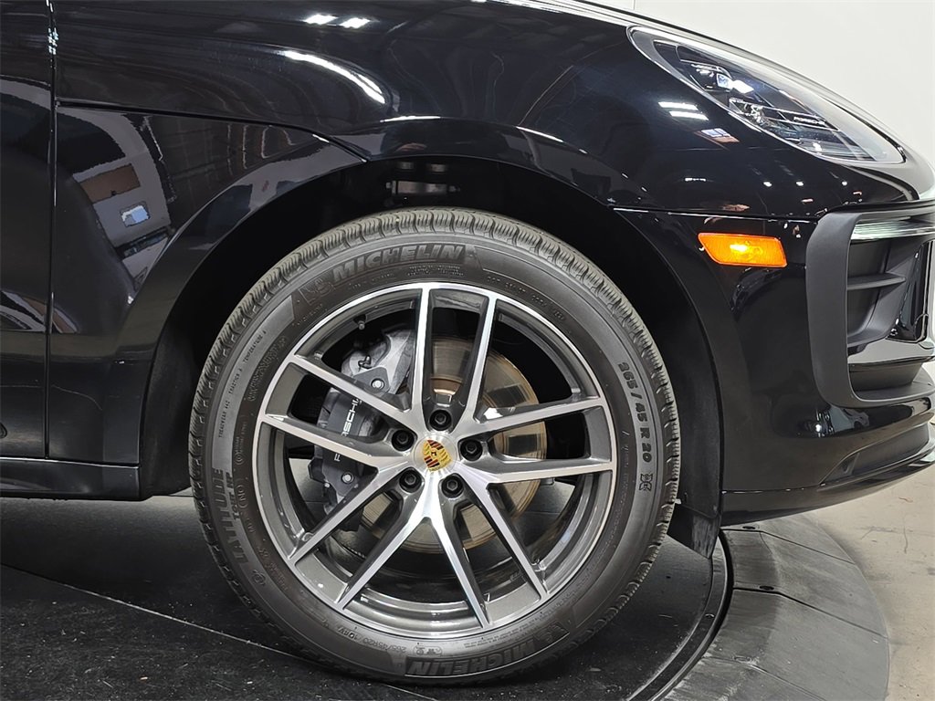 Used 2025 Porsche Macan image 11