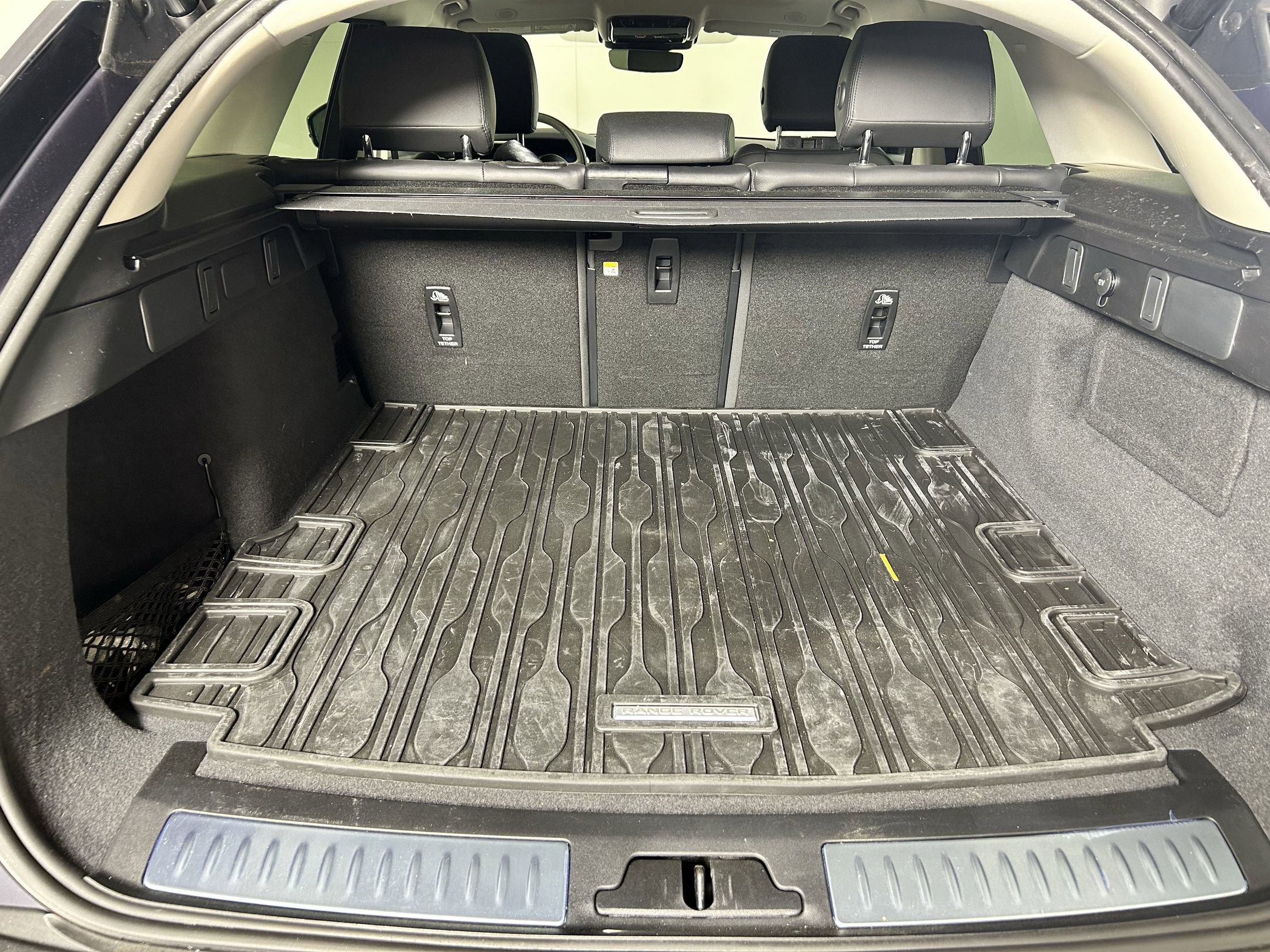 Used 2025 Land Rover Range Rover Velar Dynamic SE image 27