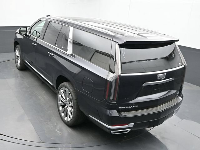 New 2026 Cadillac Escalade ESV Luxury w/ LPO, Radiant Package AWD/4WD image 39