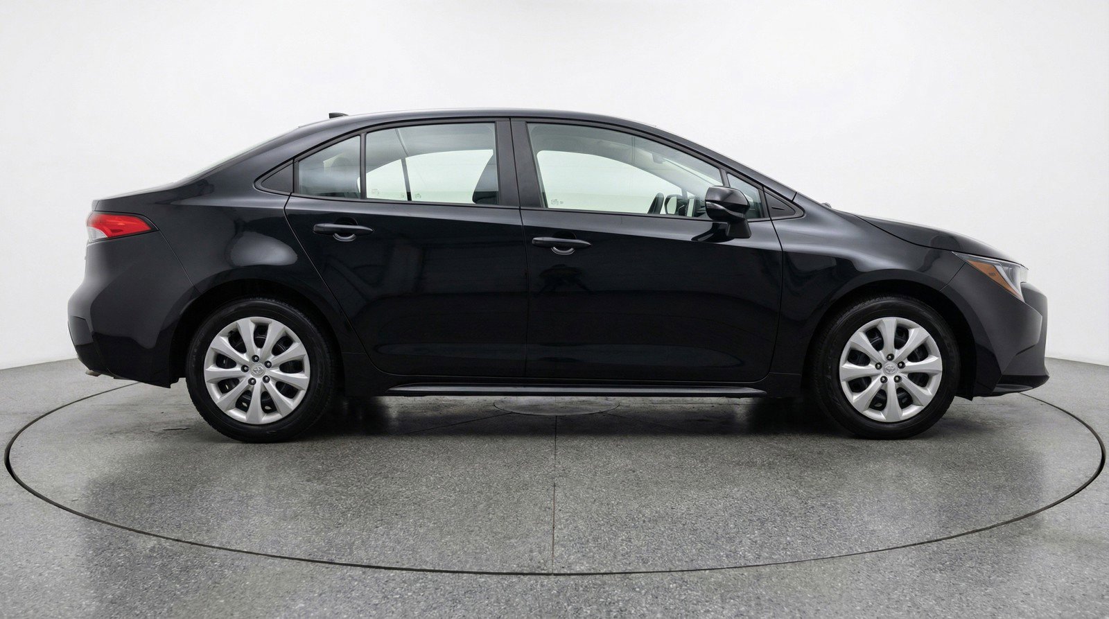 Used 2025 Toyota Corolla LE image 11