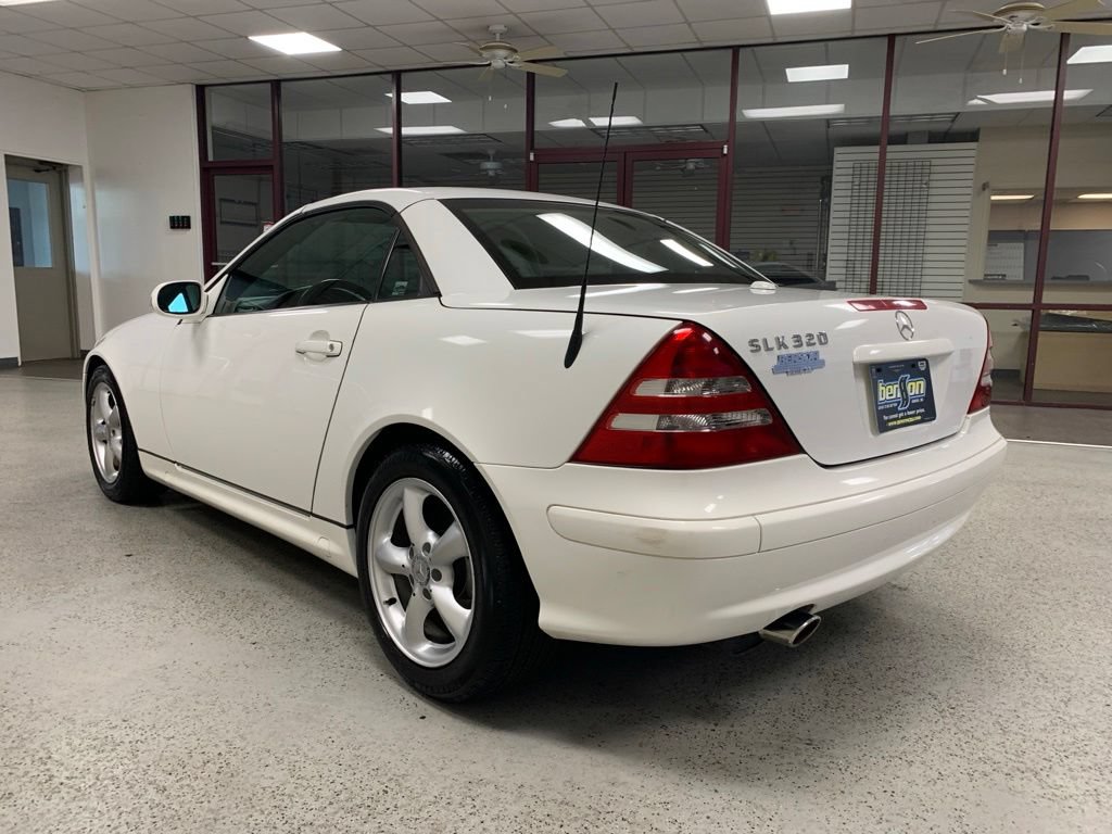 Used 2002 Mercedes-Benz SLK 320 image 4