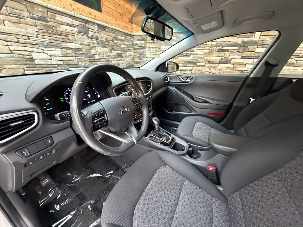Used 2019 Hyundai Ioniq Plug-In Hybrid image 10