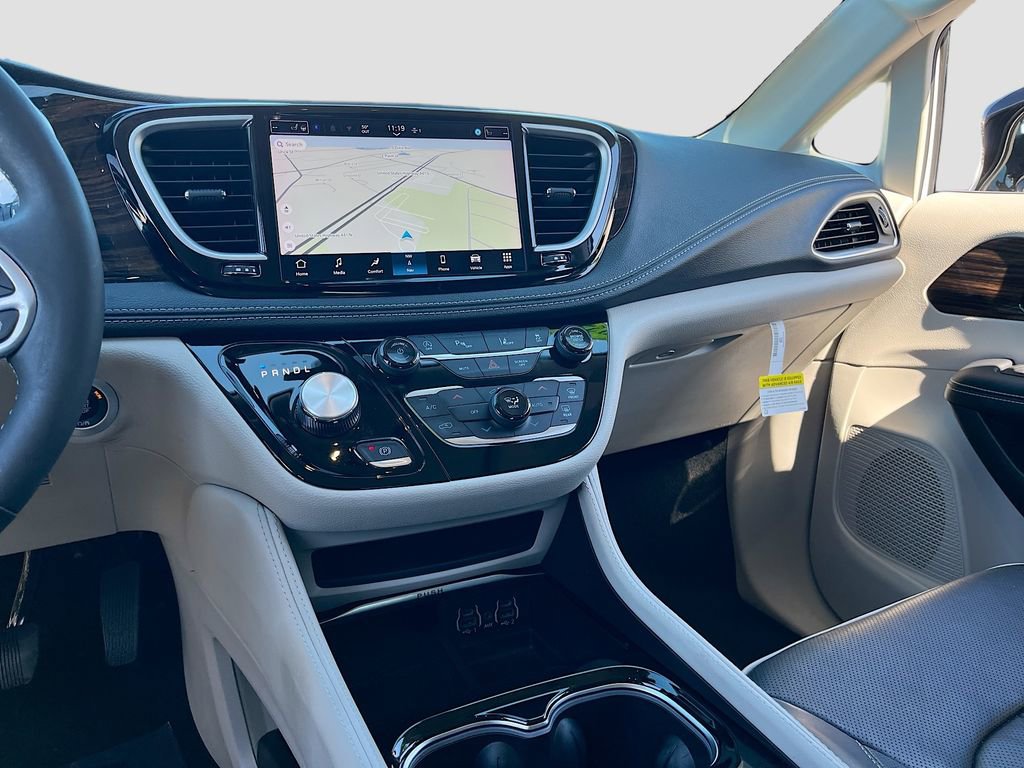 Used 2024 Chrysler Pacifica Limited w/ Trailer Tow Group image 23