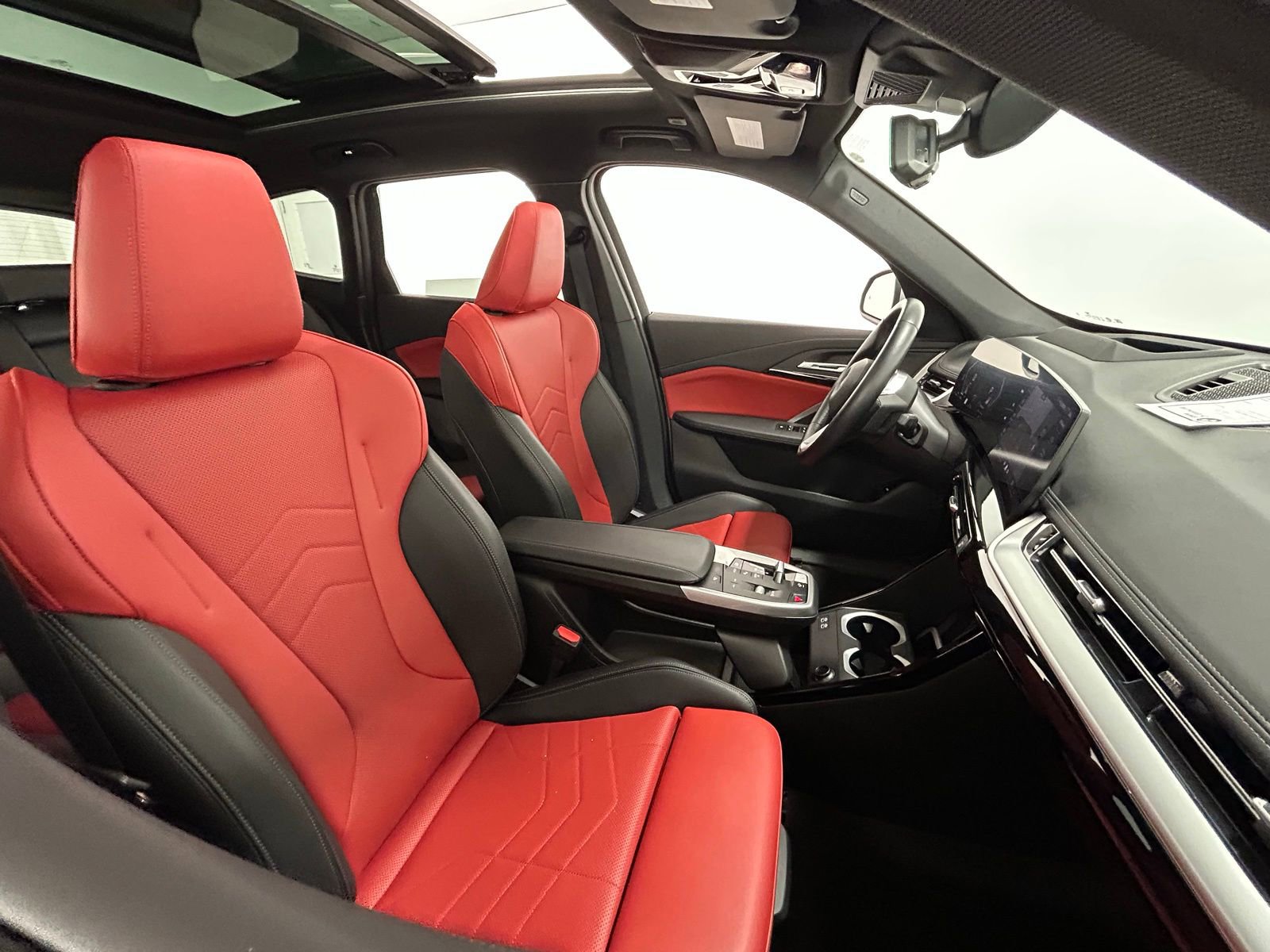 Used 2025 BMW X1 xDrive28i w/ Technology Package image 39