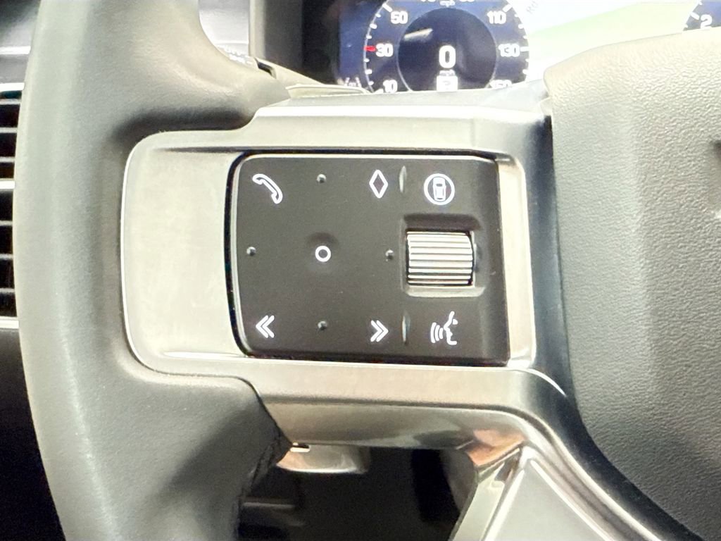 Used 2024 Land Rover Discovery Dynamic SE image 11