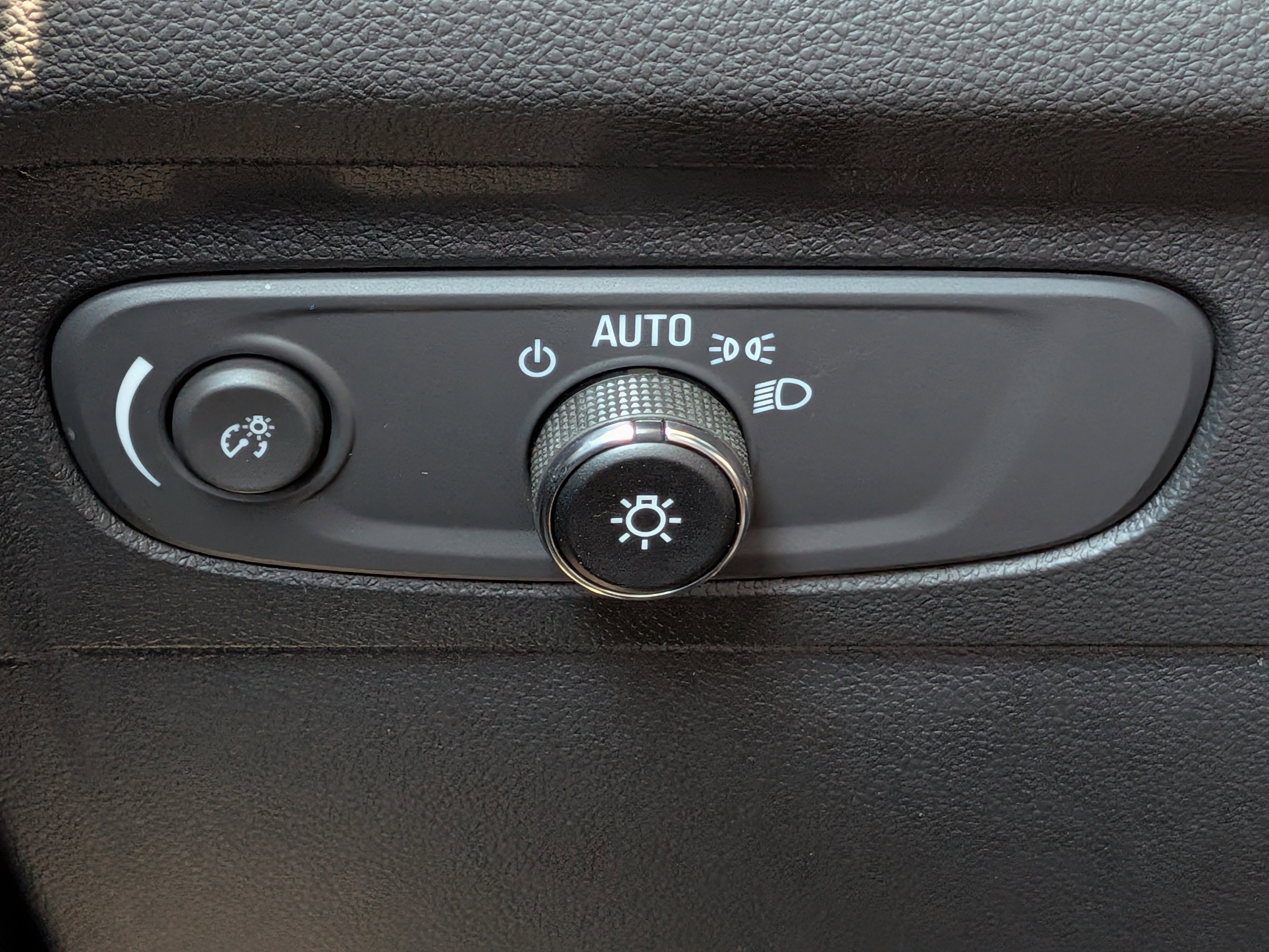 Certified 2023 Buick Envision Preferred FWD image 22