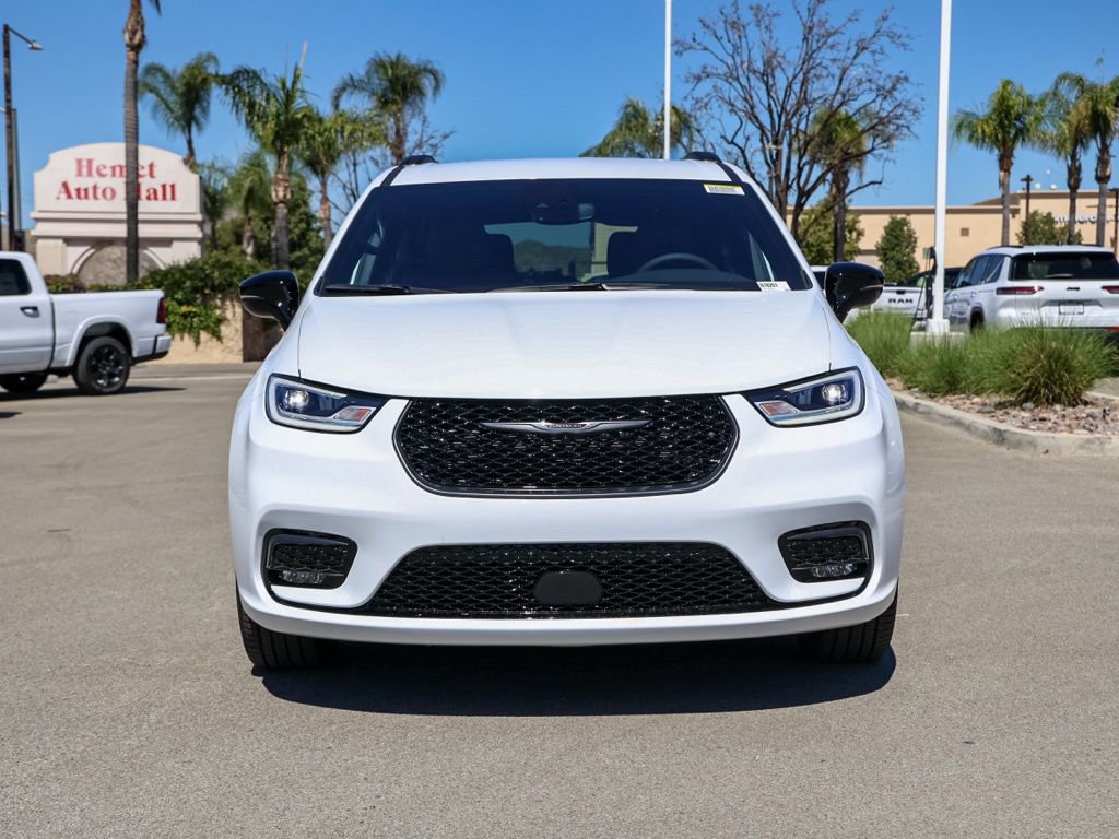 New 2026 Chrysler Pacifica Select w/ S Appearance Package FWD image 9