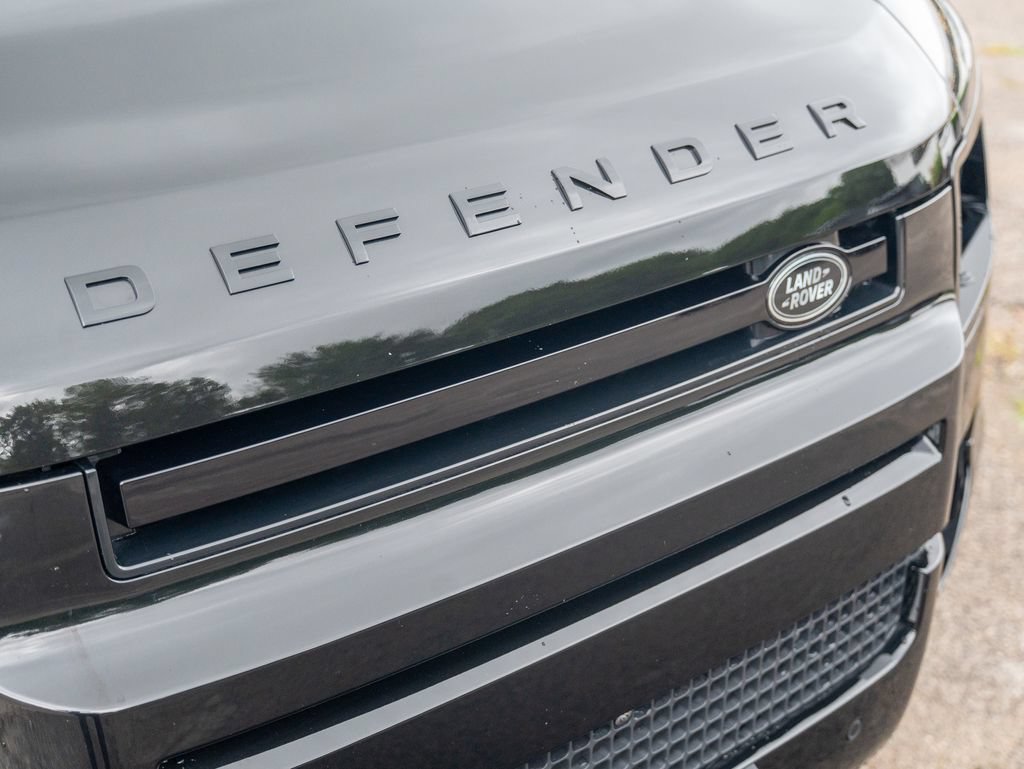 Used 2026 Land Rover Defender 110 X-Dynamic SE AWD/4WD image 16