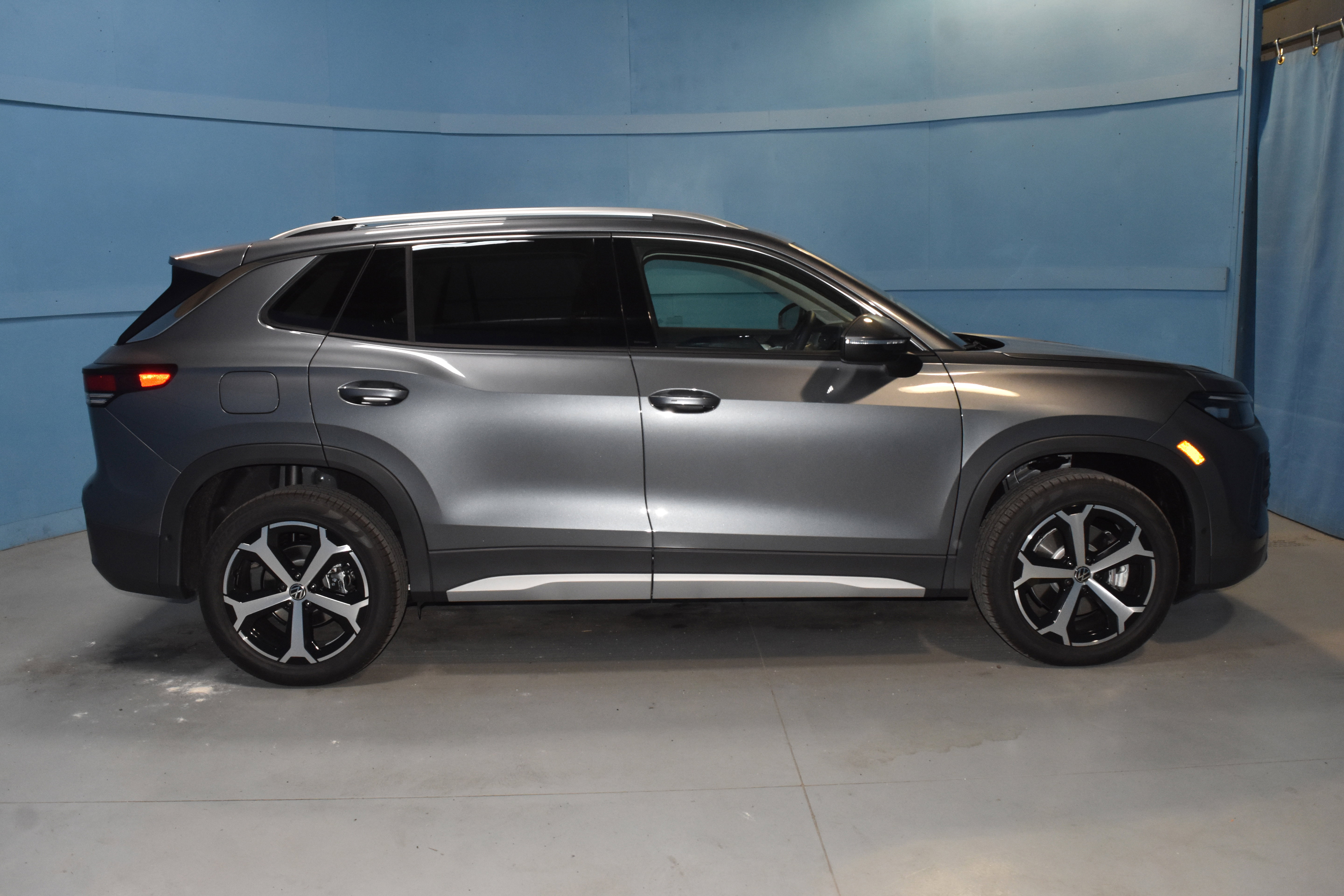 New 2026 Volkswagen Tiguan SE AWD/4WD image 18