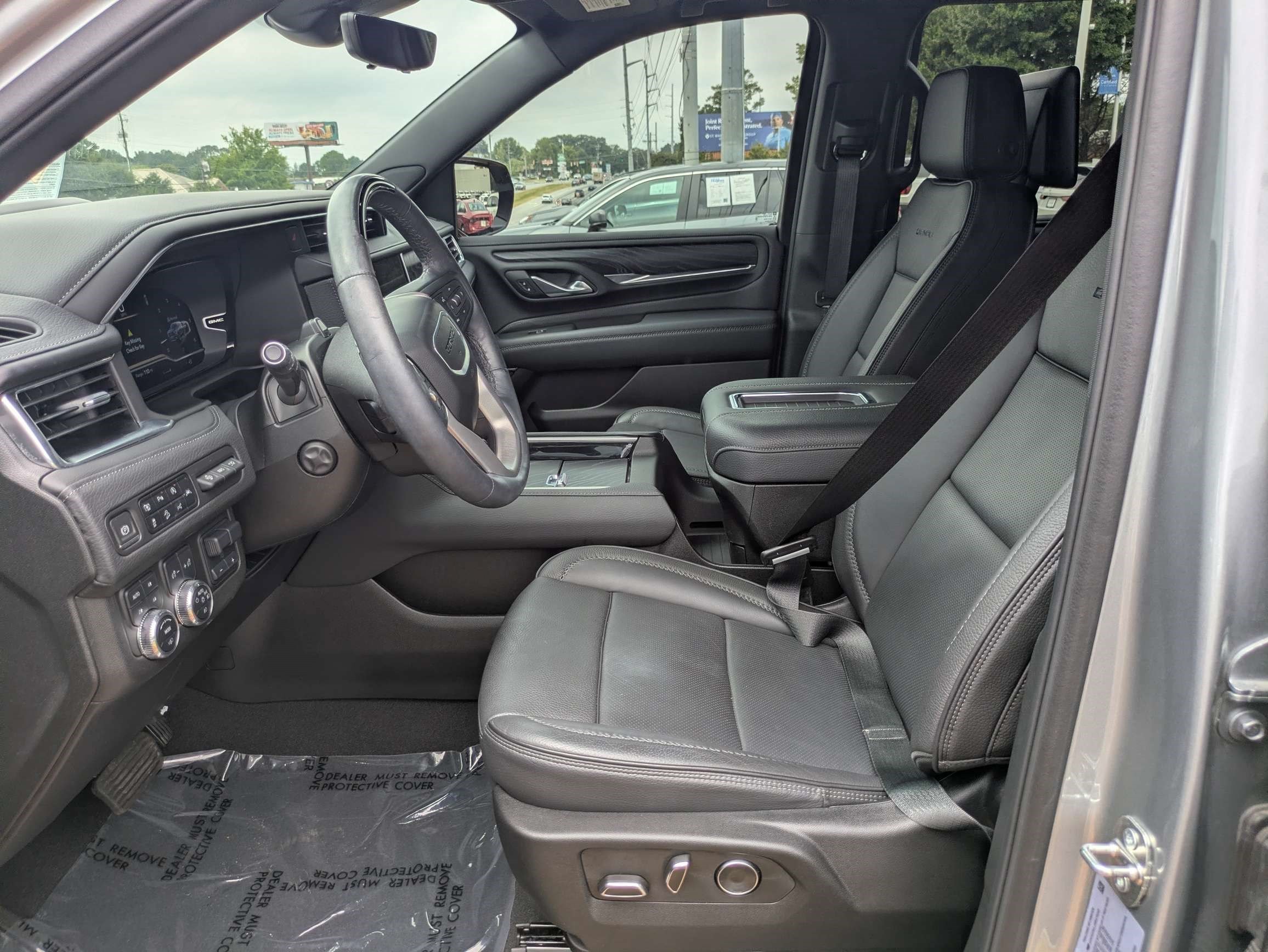 Used 2024 GMC Yukon Denali w/ Advanced Technology Package AWD/4WD image 27