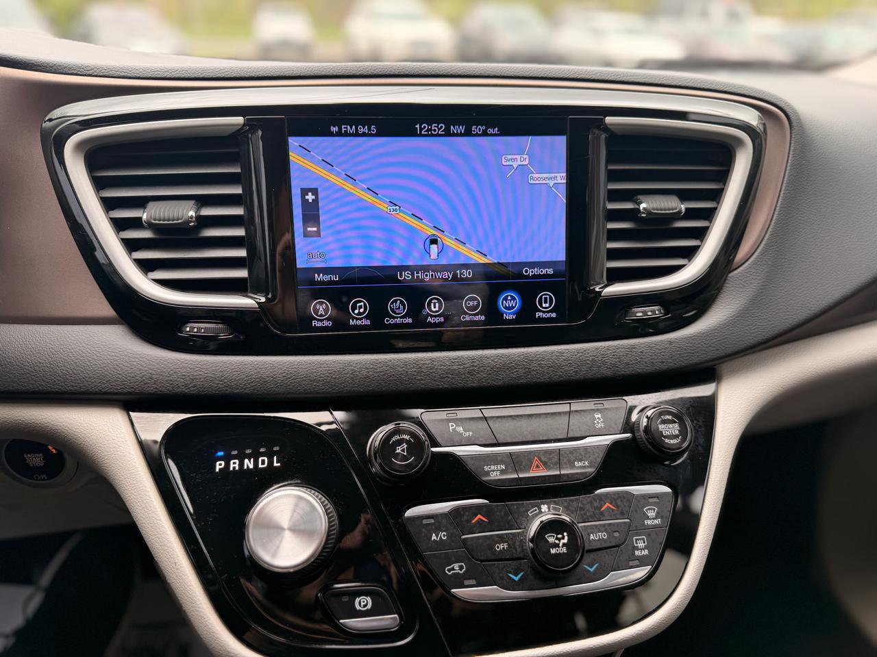 Used 2017 Chrysler Pacifica Touring-L FWD image 40